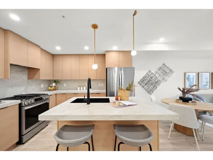 208 15353 17 AVENUE, Surrey