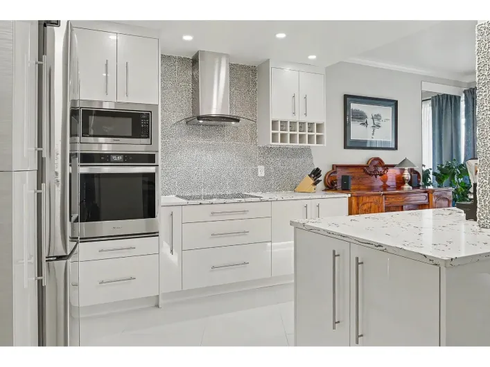 208 1765 MARTIN DRIVE, Surrey