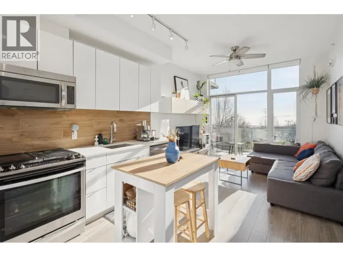 208 200 NELSON'S CRESCENT, New Westminster
