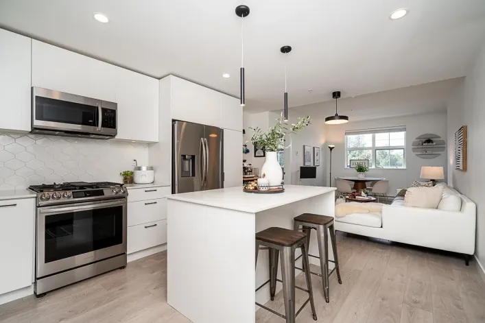 208 20019 83A AVENUE, Langley