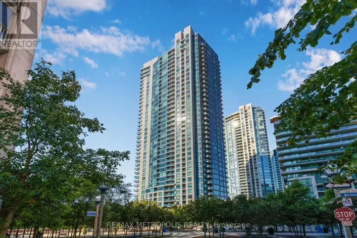 Apartment for rent: 208 - 215 FORT YORK BOULEVARD, Toronto