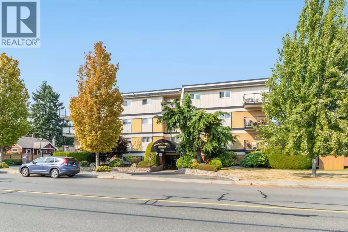 208 255 Hirst Ave, Parksville