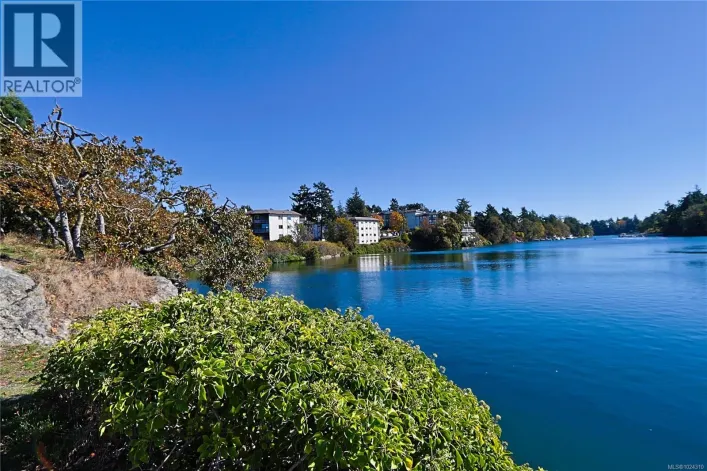 208 69 Gorge Rd W, Saanich