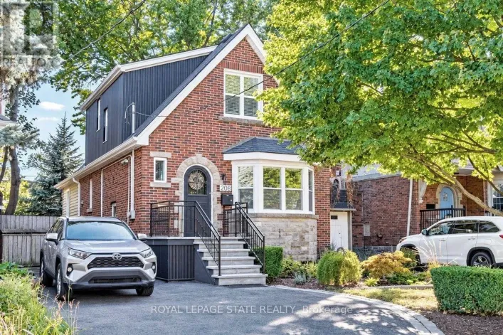 House for sale: 208 CLINE AVENUE N, Hamilton