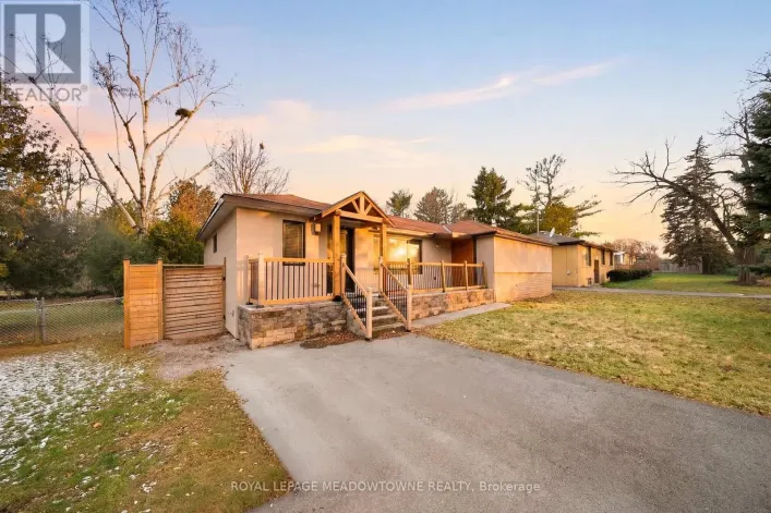 208 GLEN OAK DRIVE, Oakville