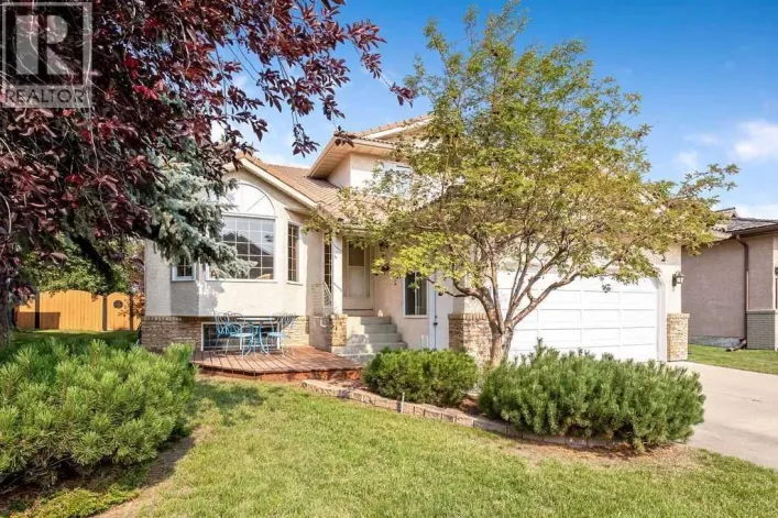 208 Hawkview Manor Place NW, Calgary