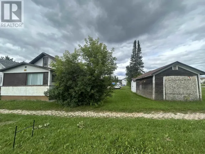 208 MACKENZIE AVE, ATIKOKAN