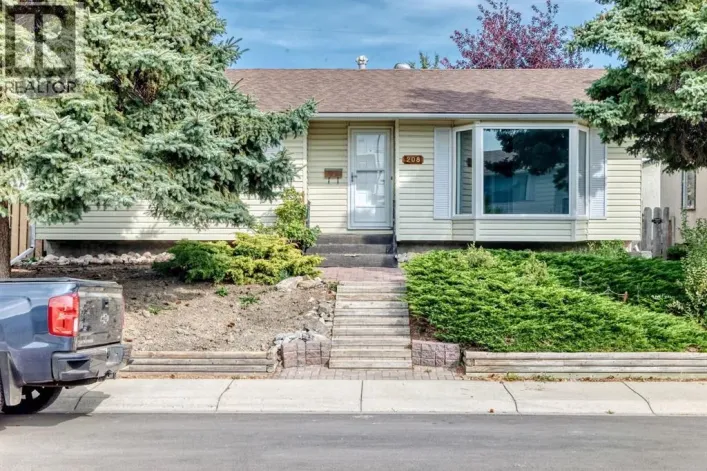 208 Penbrooke Way SE, Calgary