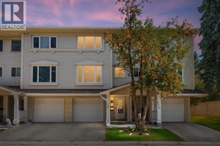 208 Queenston Heights SE, Calgary