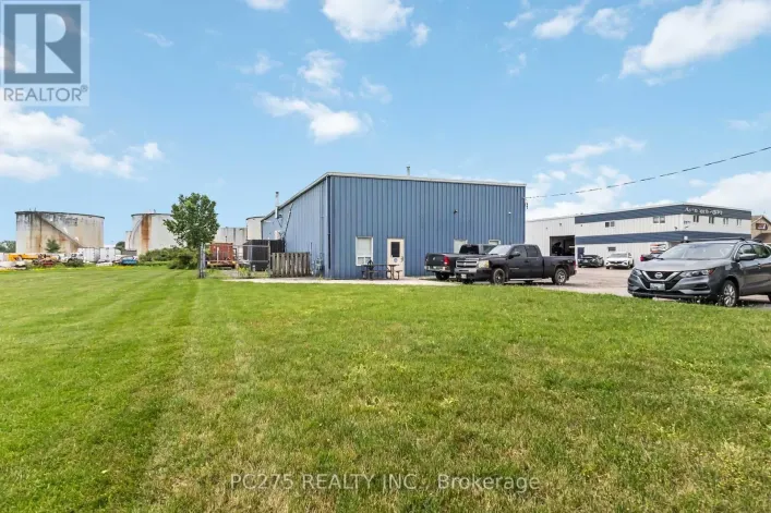 2081 PIPER LANE, London East