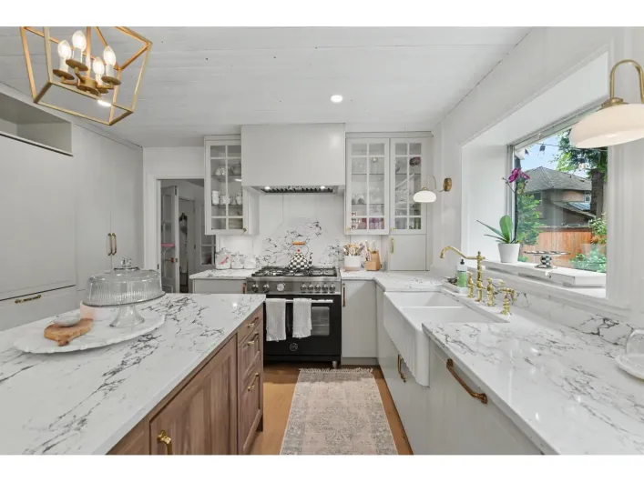 2085 OCEAN FOREST DRIVE, Surrey