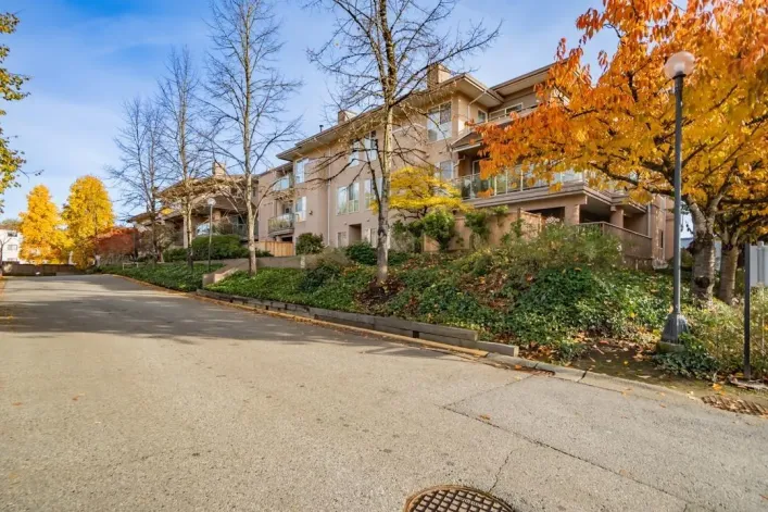 209 14993 101A AVENUE, Surrey