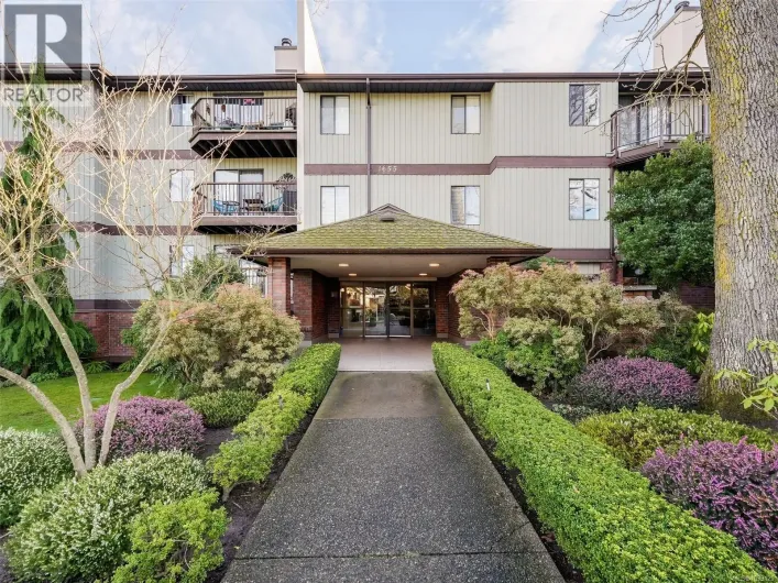 209 1655 Begbie St, Victoria