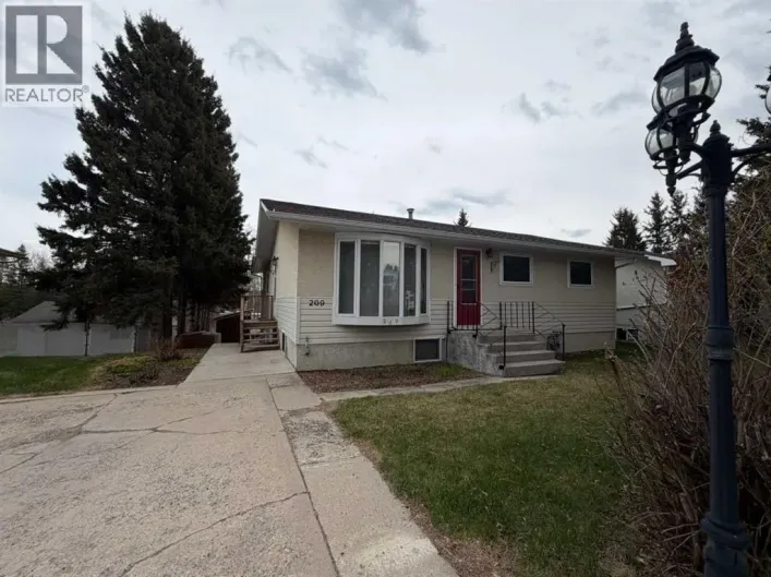 209 2 Street NE, Sundre