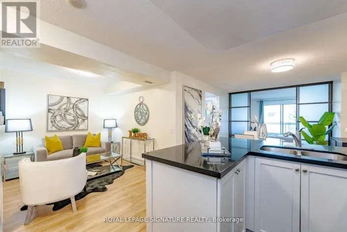 209 - 21 HILLCREST AVENUE, Toronto