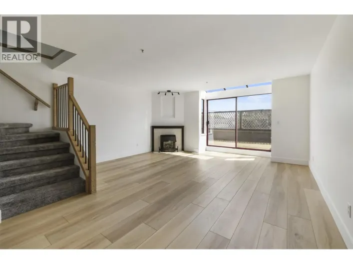 209 22356 MCINTOSH AVENUE, Maple Ridge