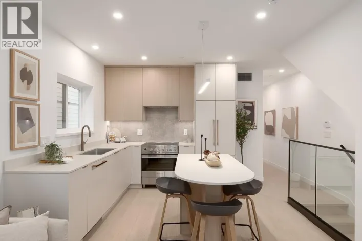 209 2339 E 34TH AVENUE, Vancouver
