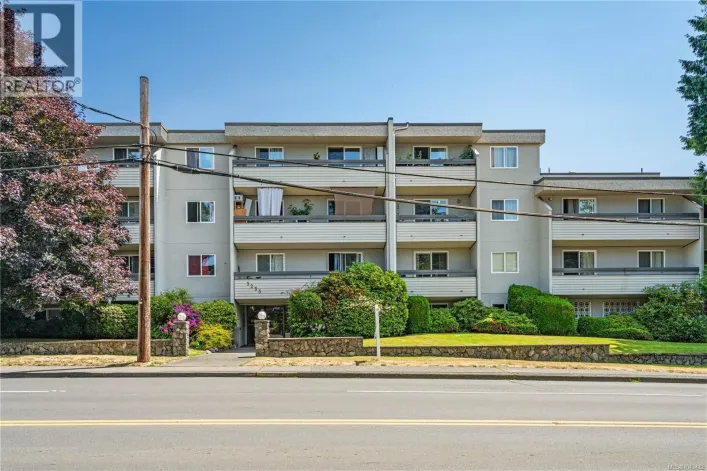 209 3235 Quadra St, Saanich