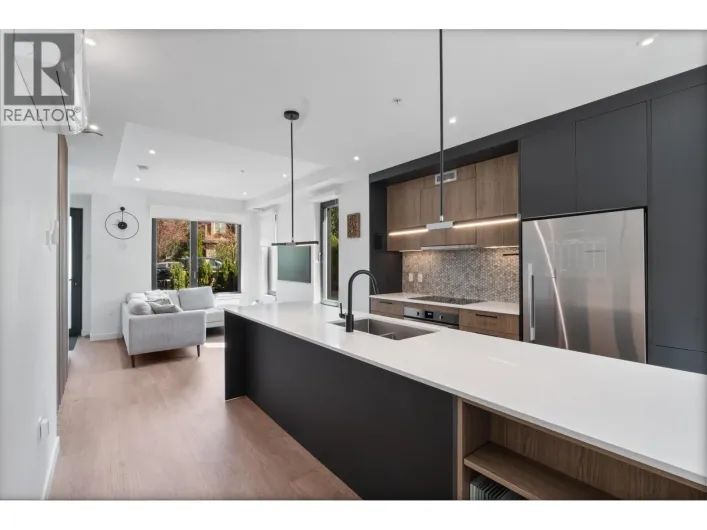 209 606 FOSTER AVENUE, Coquitlam