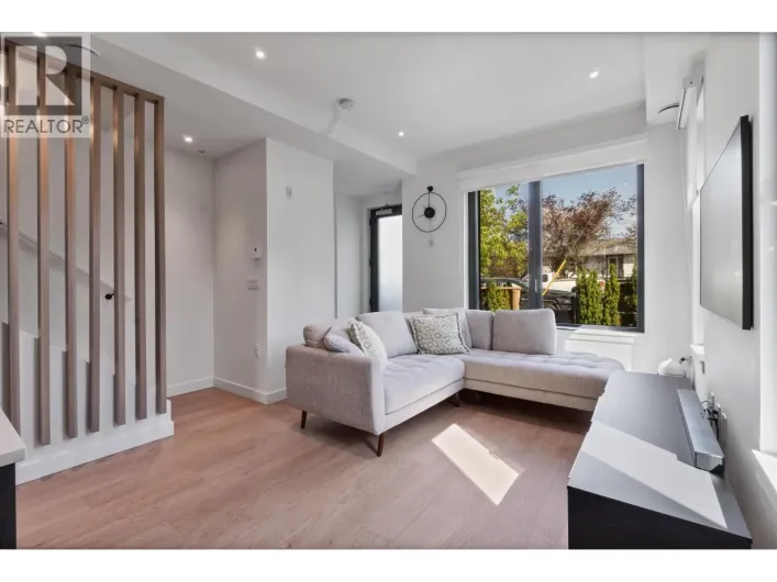 209 606 FOSTER AVENUE, Coquitlam