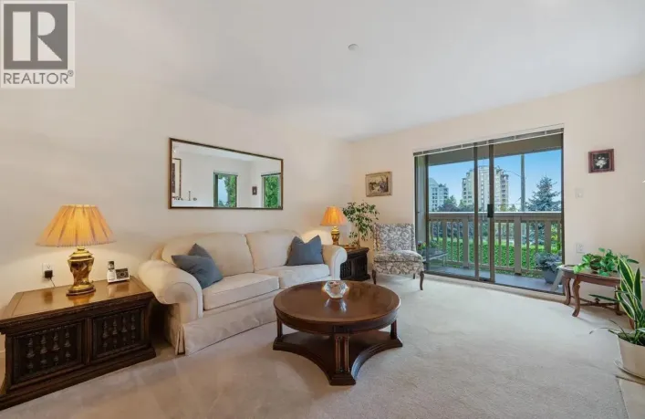 209 843 22ND STREET, West Vancouver