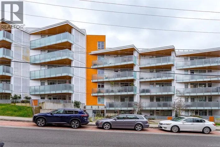 209 881 Short St, Saanich