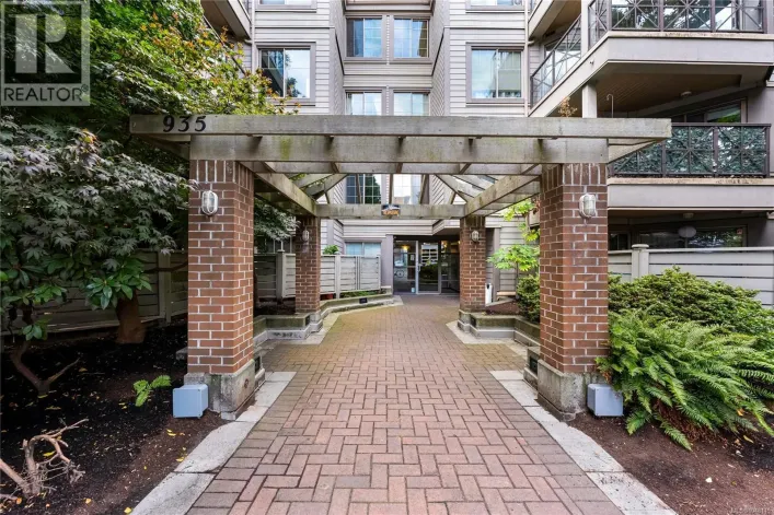 Apartment for sale: 209 935 Johnson St, Victoria