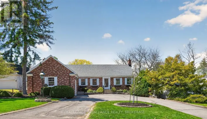House for sale: 209 FAIRWAY HILL CRESCENT, Kingston