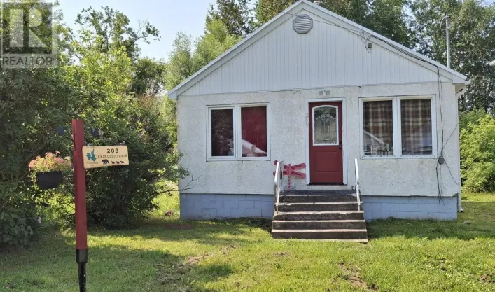 209 FOTHERINGHAM AVE, ATIKOKAN