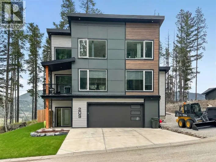 209 Southmore Place, Blairmore