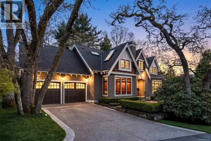 2096 Falkland Pl, Oak Bay