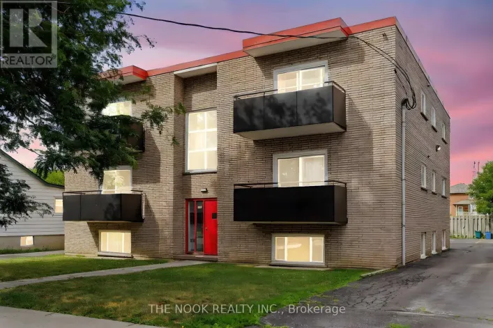 21 - 106 CROMWELL AVENUE, Oshawa