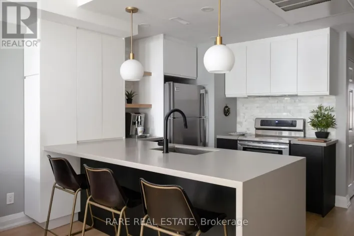 21 - 11 NIAGARA STREET, Toronto