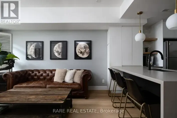 21 - 11 NIAGARA STREET, Toronto
