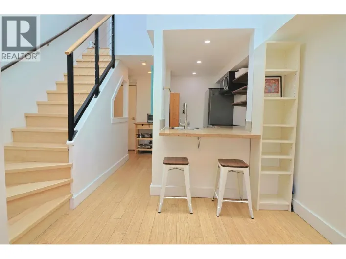 21 1345 W 4TH AVENUE, Vancouver