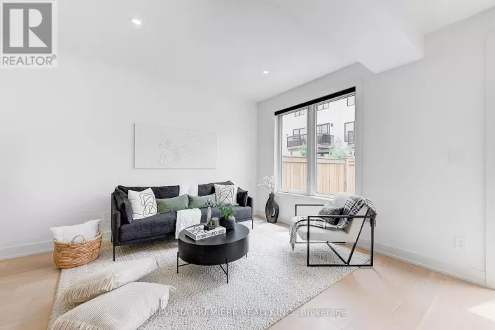 21 - 1965 UPPERPOINT GATE, London South