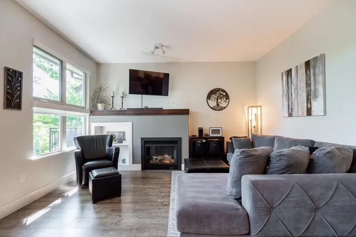 21 20326 68 AVENUE, Langley