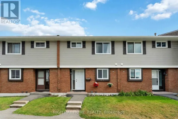 21 - 5 HADLEY CIRCLE, Ottawa