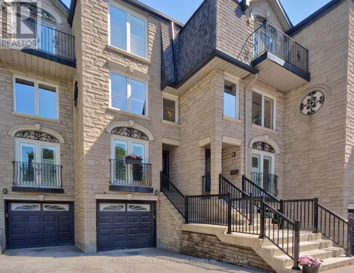 Row / Townhouse for sale: 21 BIRCHBANK LANE, Toronto