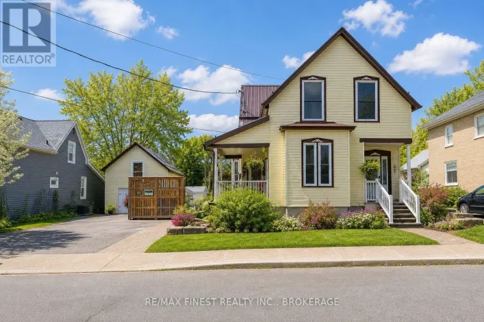 21 CENTRE STREET, Prince Edward County