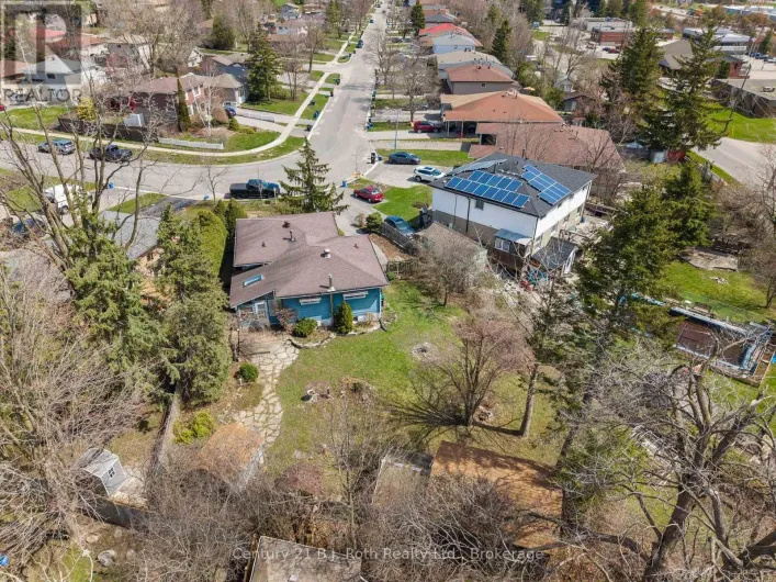 21 DAPHNE CRESCENT, Barrie