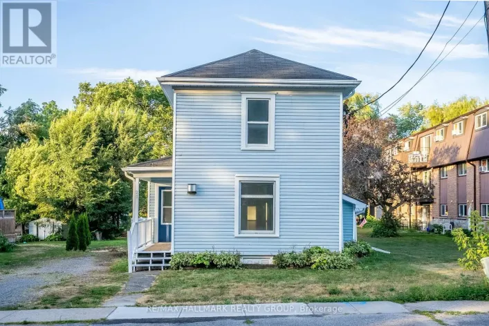 21 DOWNES AVENUE, Prince Edward County