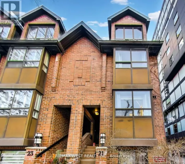 Row / Townhouse for sale: 21 DUNDONALD STREET, Toronto