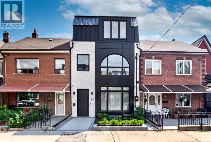 Row / Townhouse for sale: 21 FOXLEY STREET, Toronto
