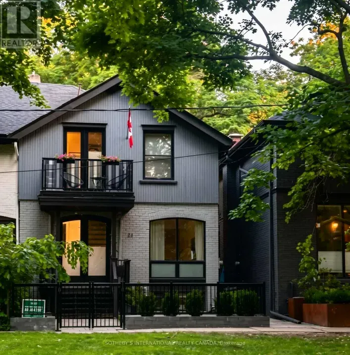 21 HILLCREST PARK, Toronto