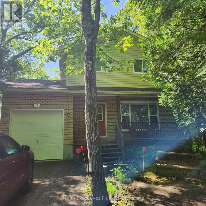 21 IVY LANE, Tiny