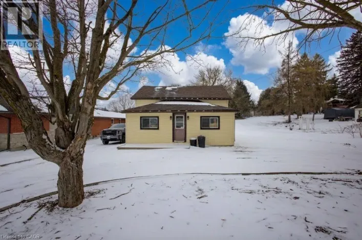 21 MAIN Street W, Drayton