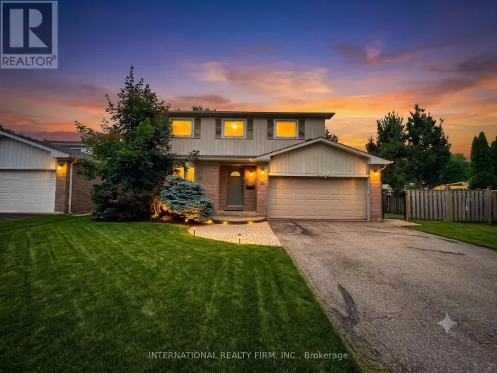 21 MAYVERN CRESCENT, Richmond Hill