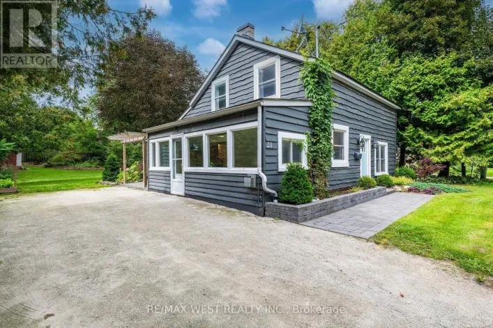 21 MILL STREET, Amaranth