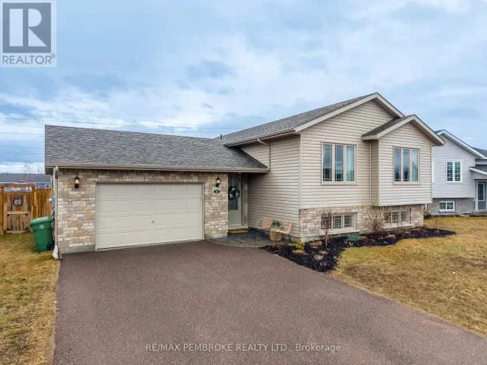 21 NEWPORT DRIVE, Petawawa